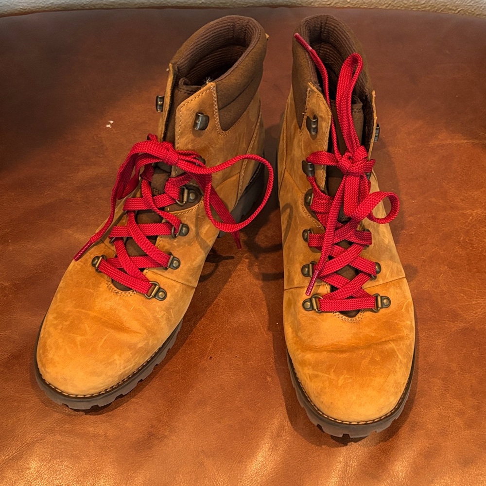 NWOT Ellendale Chukka boot